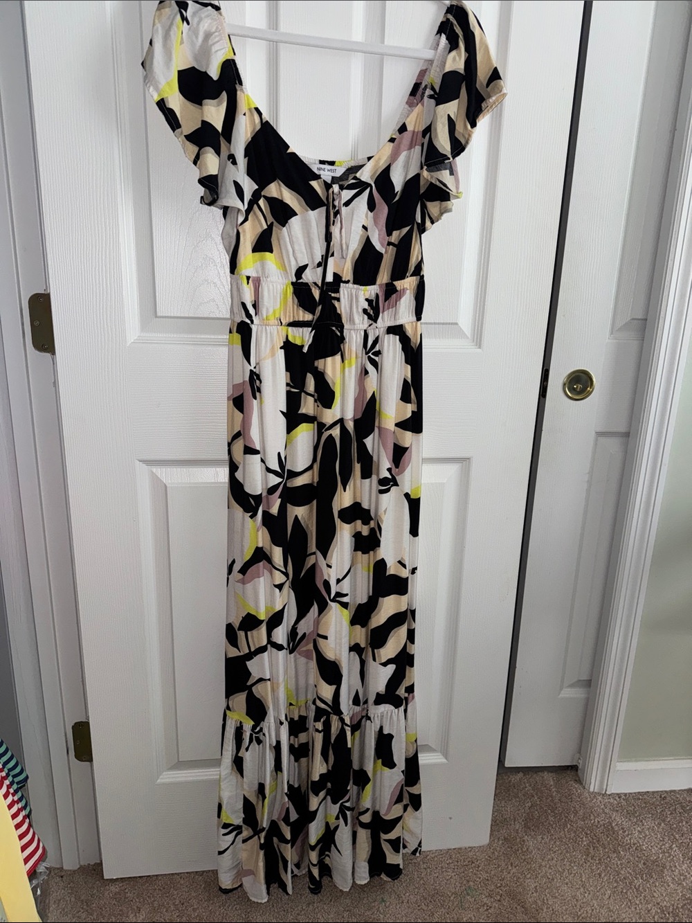 Nine West Abstract Print Maxi Dress in Cream, Black & Tan